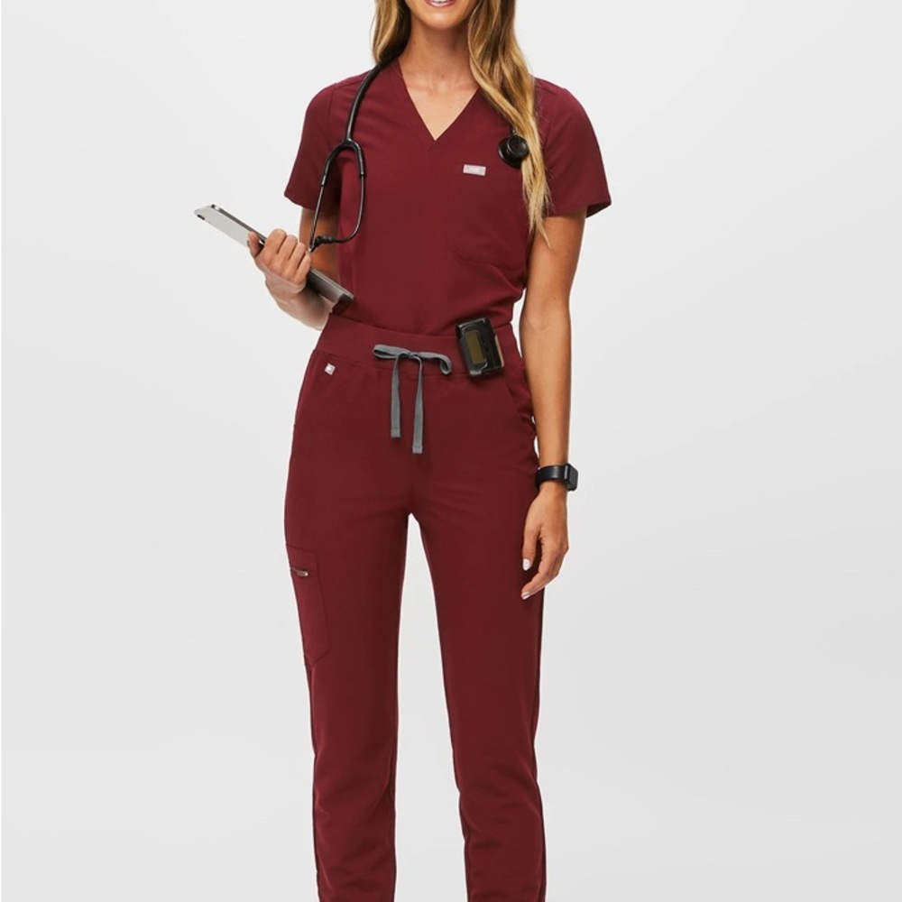 FIGS Catarina One-Pocket Scrub Top – Burgundy, Size S